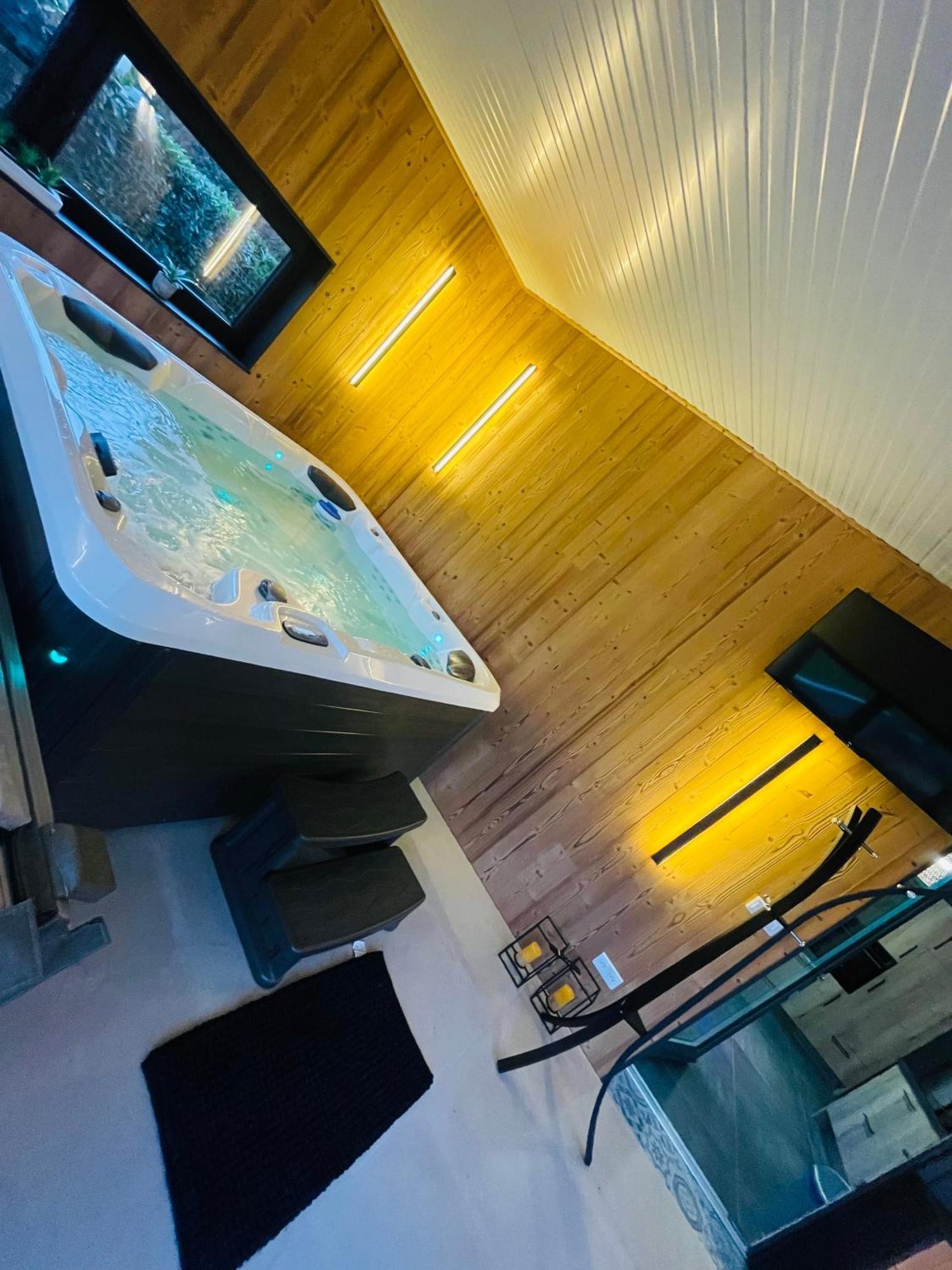 Maison Gite Chez Nounou Sauna Jacuzzi Jardin Arbore Etting Bagian luar foto